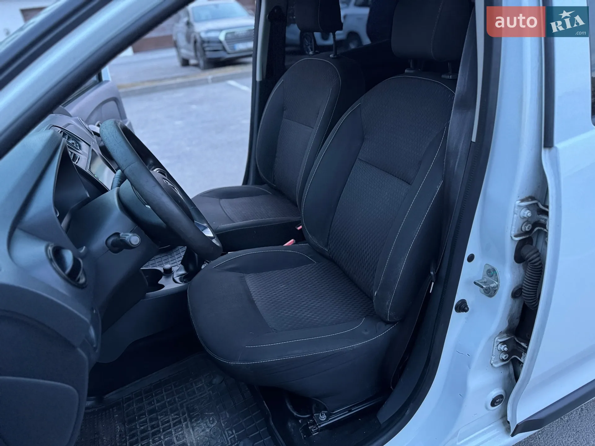 2017 Renault Logan - мініатюра 7