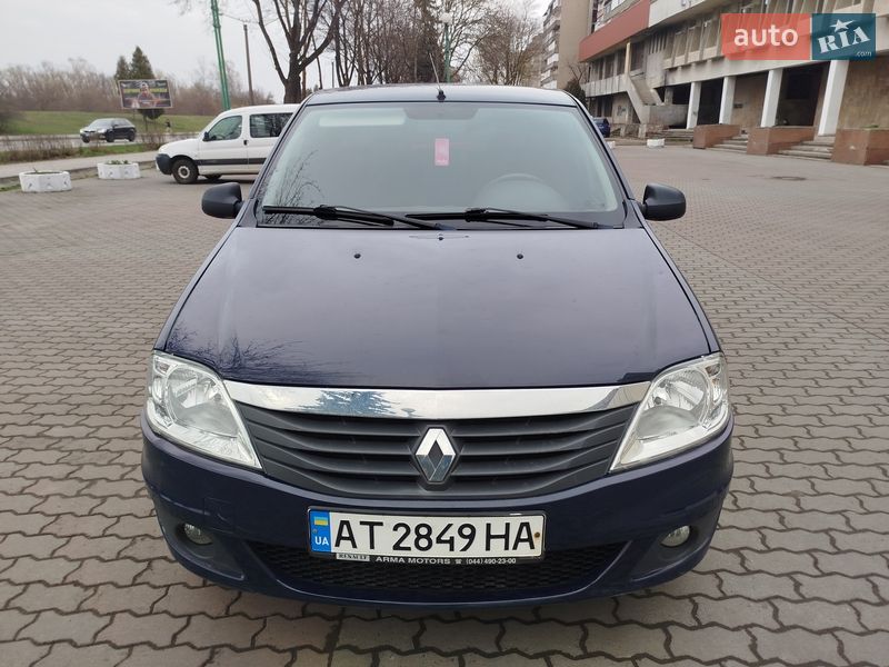 Седан Renault Logan 2011 в Ивано-Франковске