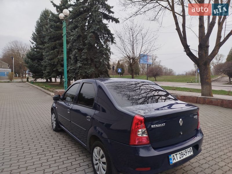 Седан Renault Logan 2011 в Ивано-Франковске