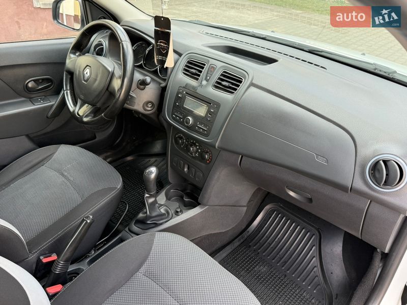 Седан Renault Logan 2015 в Красилове фото 23 Седан Renault Logan 2015 в Красилове