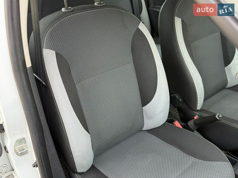 Седан Renault Logan 2015 в Красилове фото 25 Седан Renault Logan 2015 в Красилове