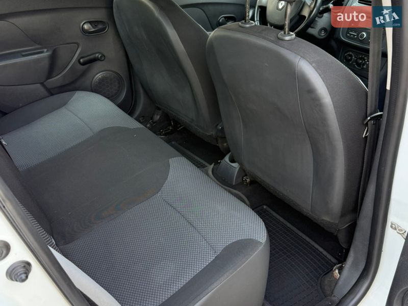 Седан Renault Logan 2015 в Красилове фото 30 Седан Renault Logan 2015 в Красилове