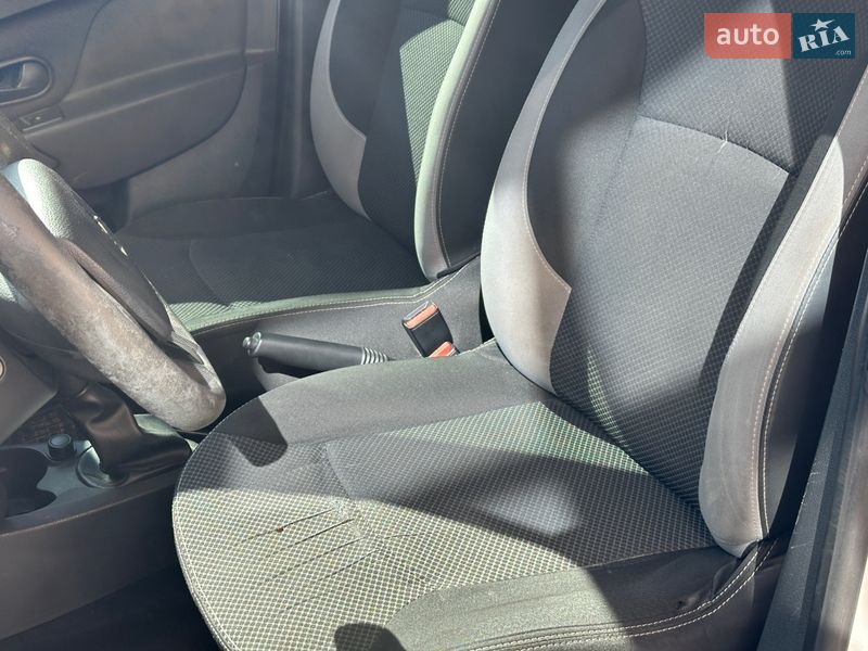 Седан Renault Logan 2013 в Киеве фото 14 Седан Renault Logan 2013 в Киеве