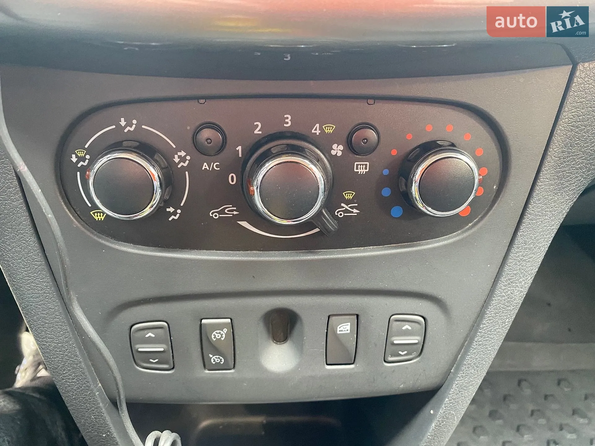 2015 Renault Logan - мініатюра 10