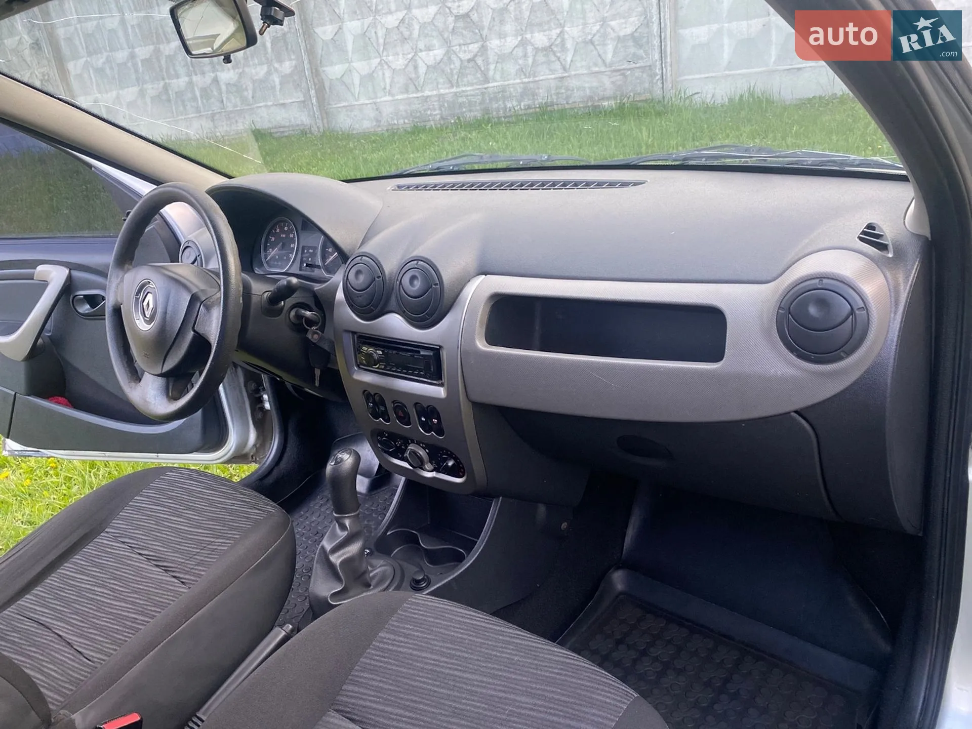 2011 Renault Logan - мініатюра 12