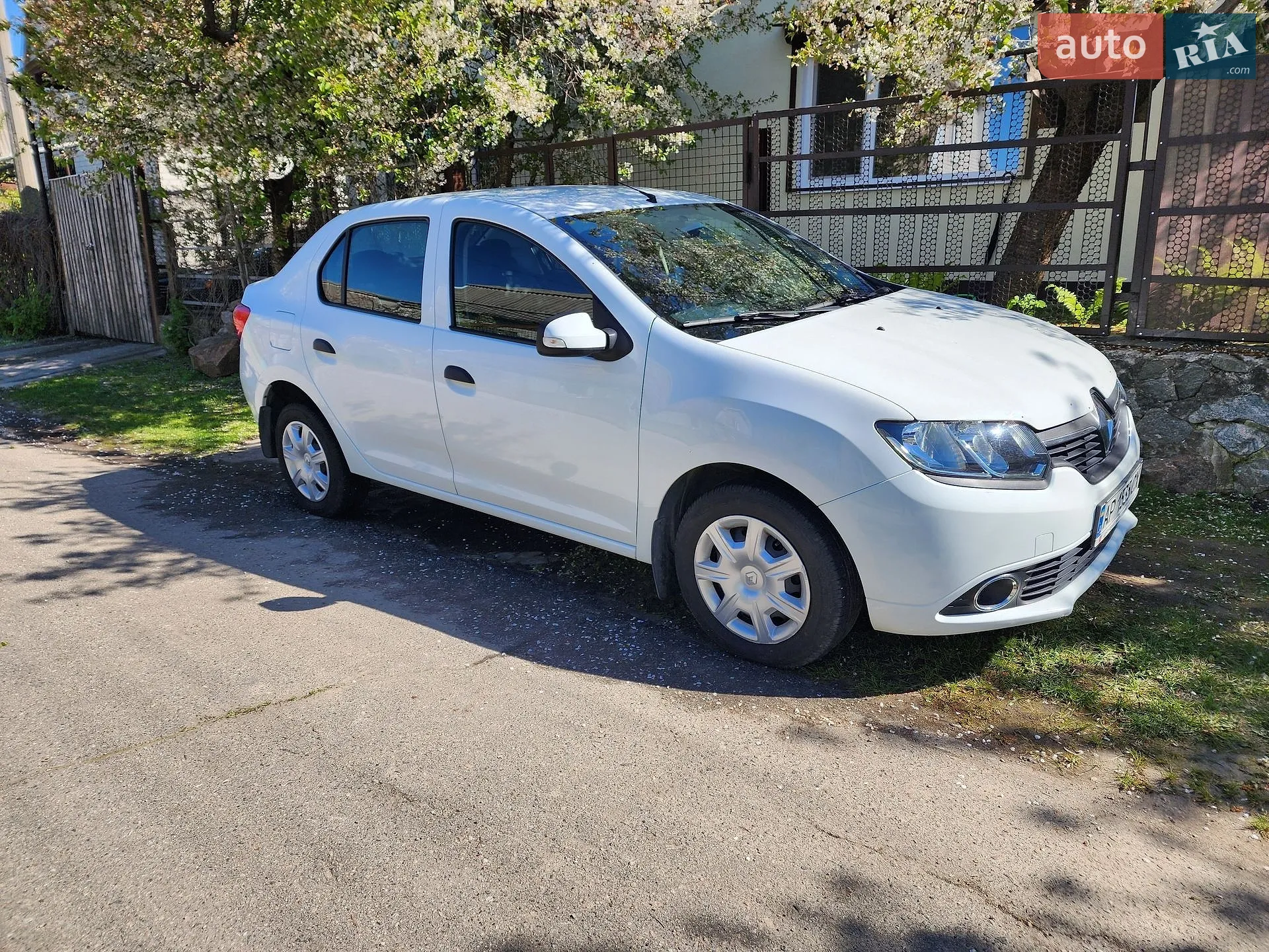 2015 Renault Logan - фото 1