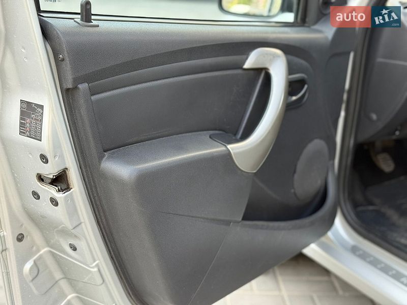 Седан Renault Logan 2011 в Днепре