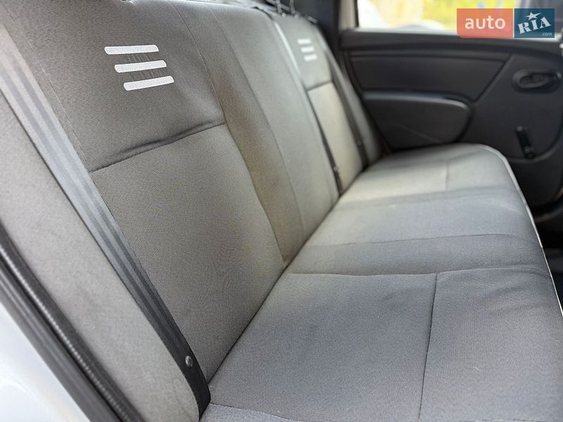 Седан Renault Logan 2011 в Днепре