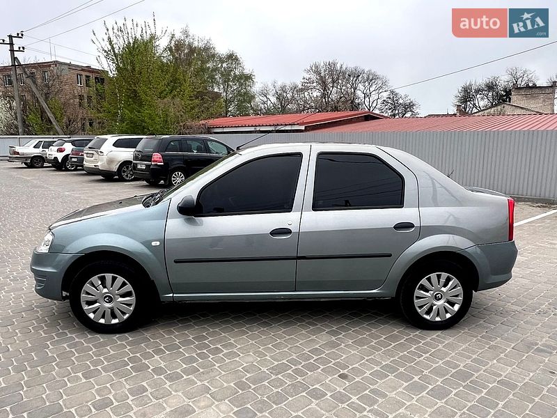 Седан Renault Logan 2010 в Козельщині
