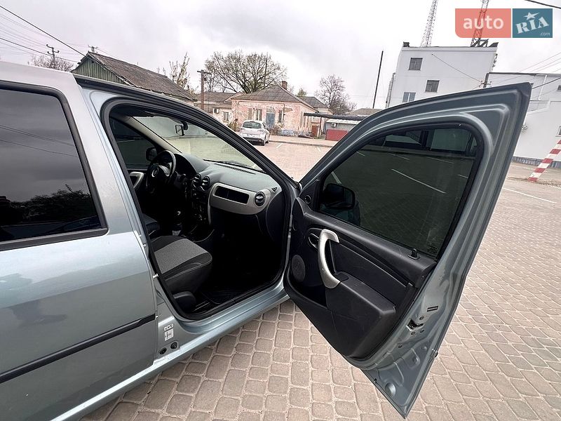 Седан Renault Logan 2010 в Козельщині