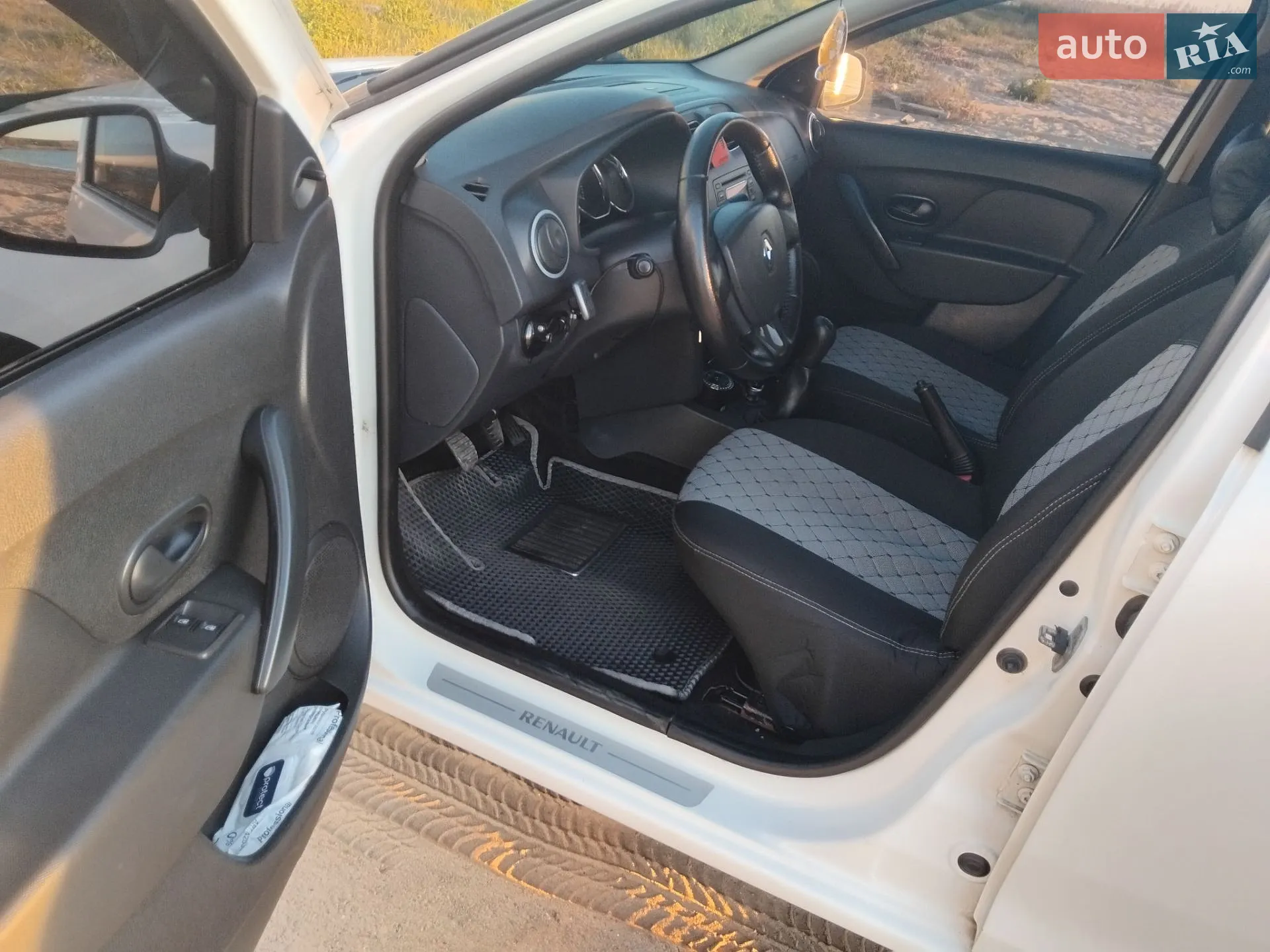 2014 Renault Logan - мініатюра 10