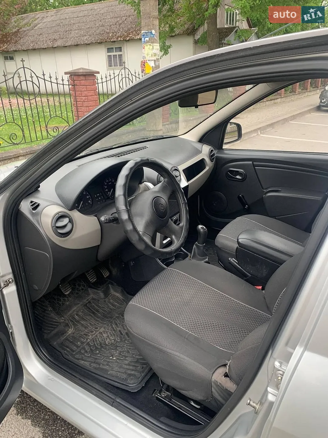 2010 Renault Logan - мініатюра 9