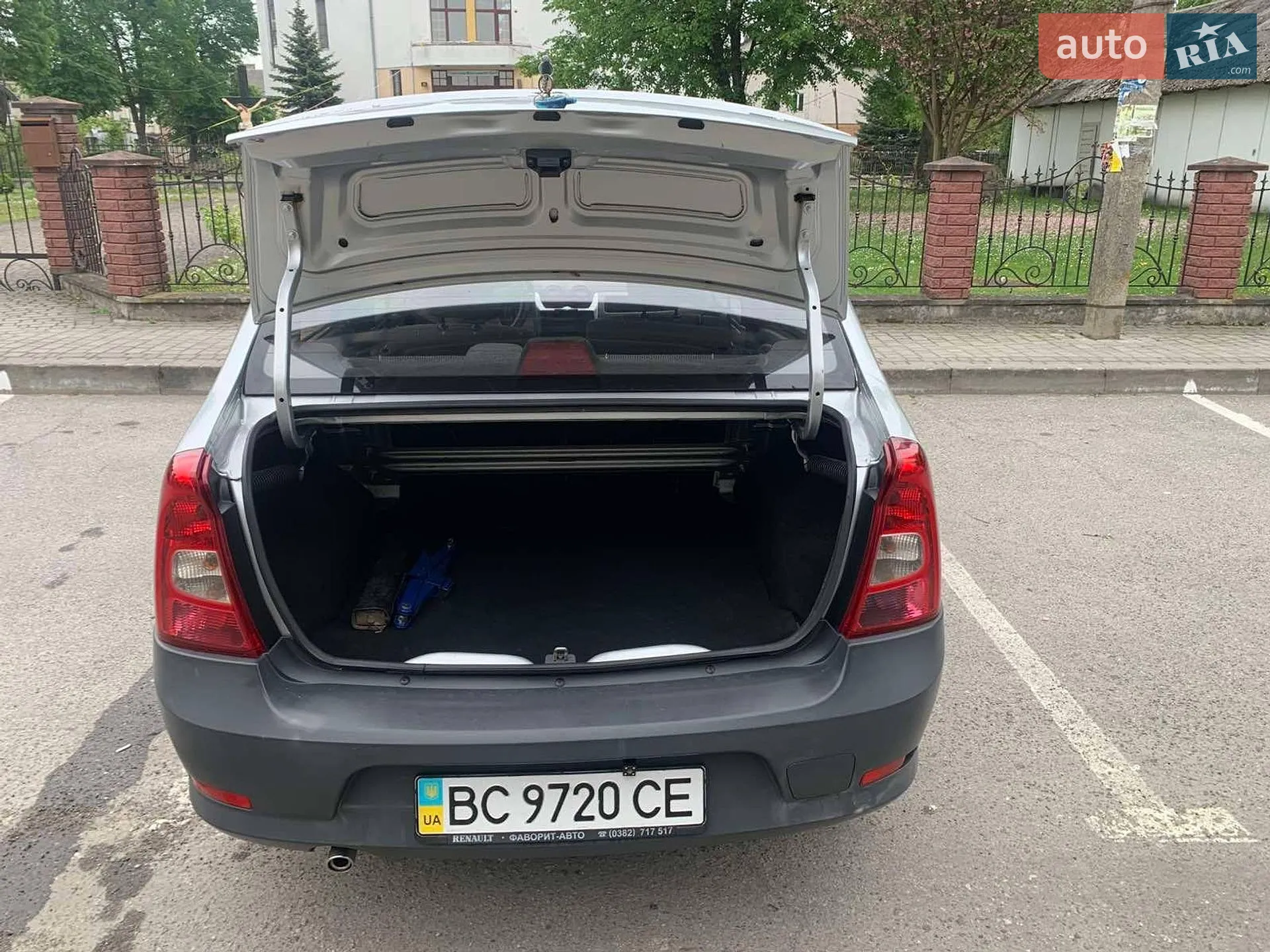 2010 Renault Logan - мініатюра 13