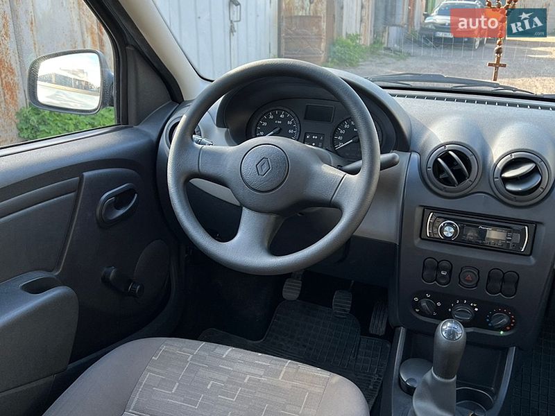 Седан Renault Logan 2009 в Львові