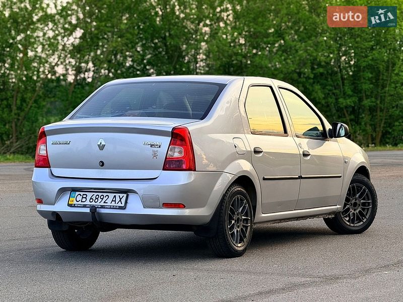 Седан Renault Logan 2011 в Мене