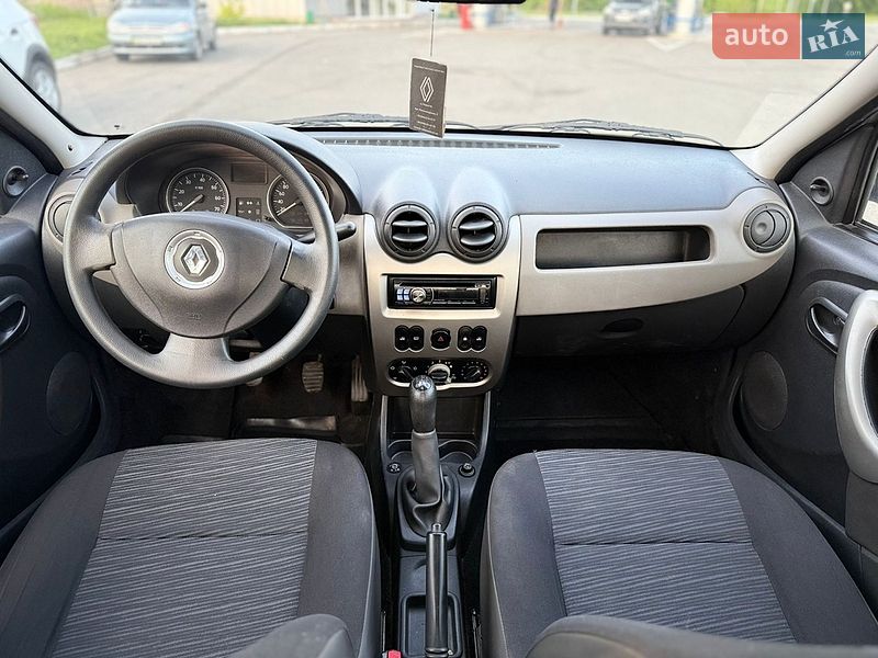 Седан Renault Logan 2011 в Мене