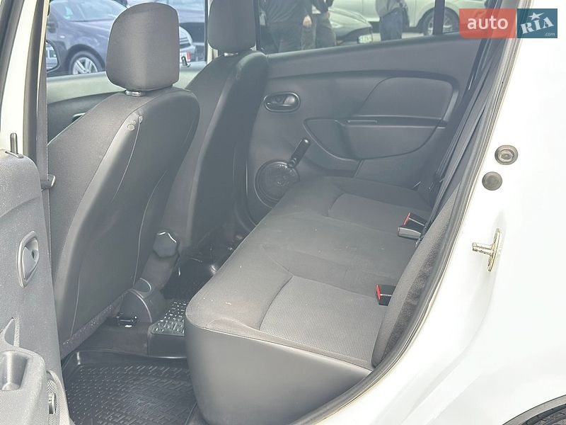 Седан Renault Logan 2014 в Черновцах
