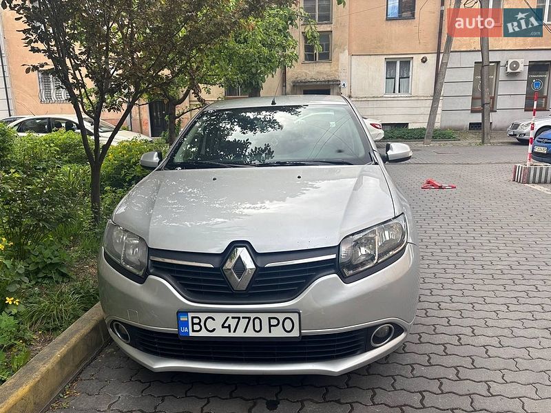 Седан Renault Logan 2013 в Ивано-Франковске
