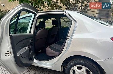 Седан Renault Logan 2013 в Ивано-Франковске