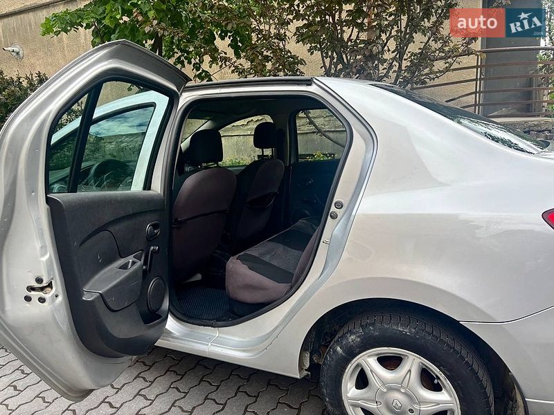 Седан Renault Logan 2013 в Ивано-Франковске