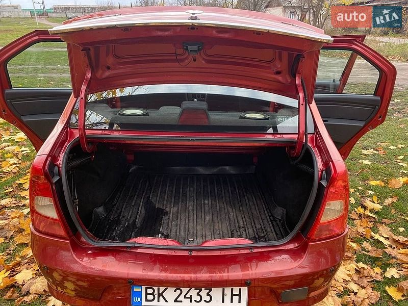 Седан Renault Logan 2010 в Сарнах