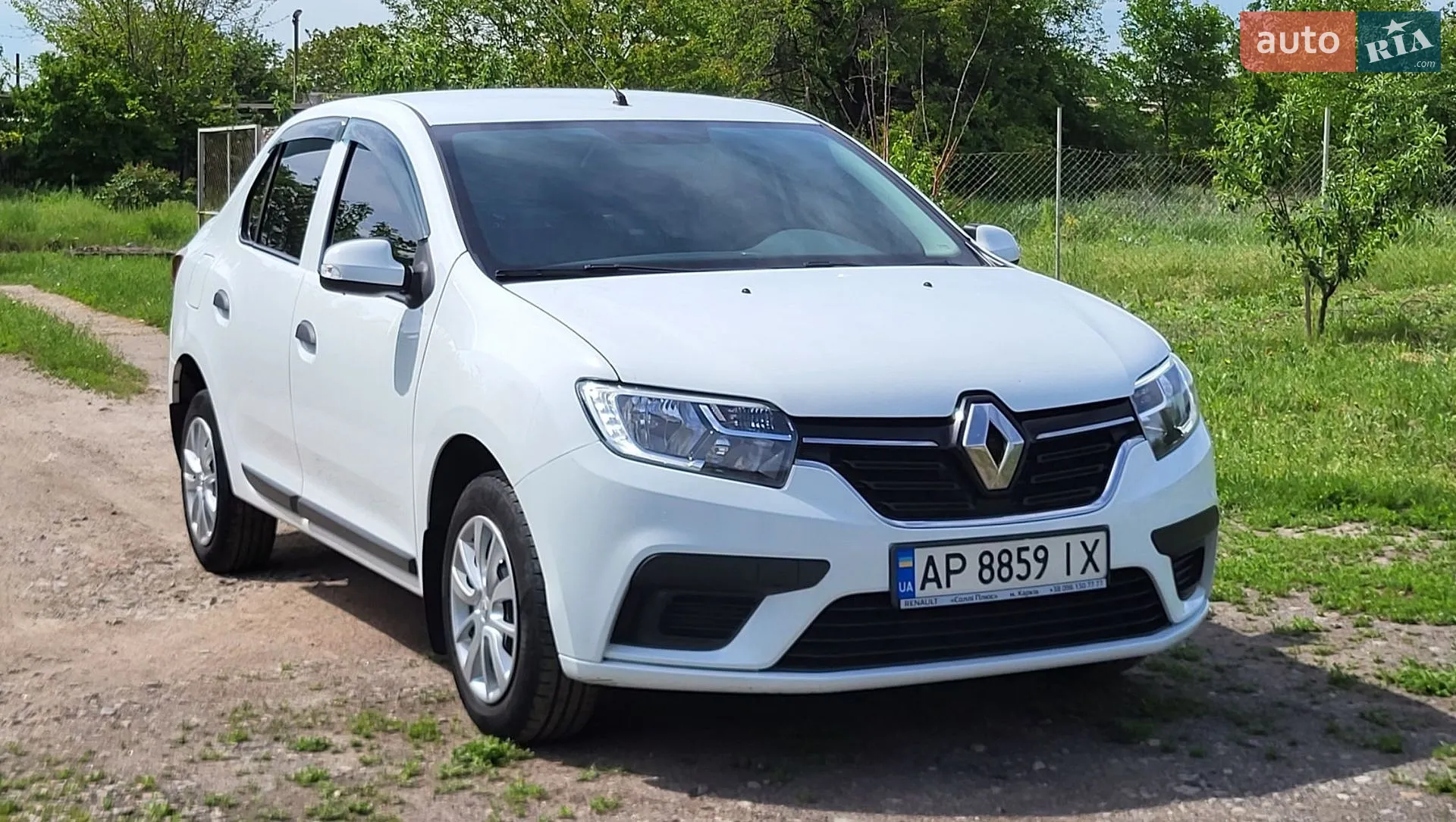 2020 Renault Logan - фото 1