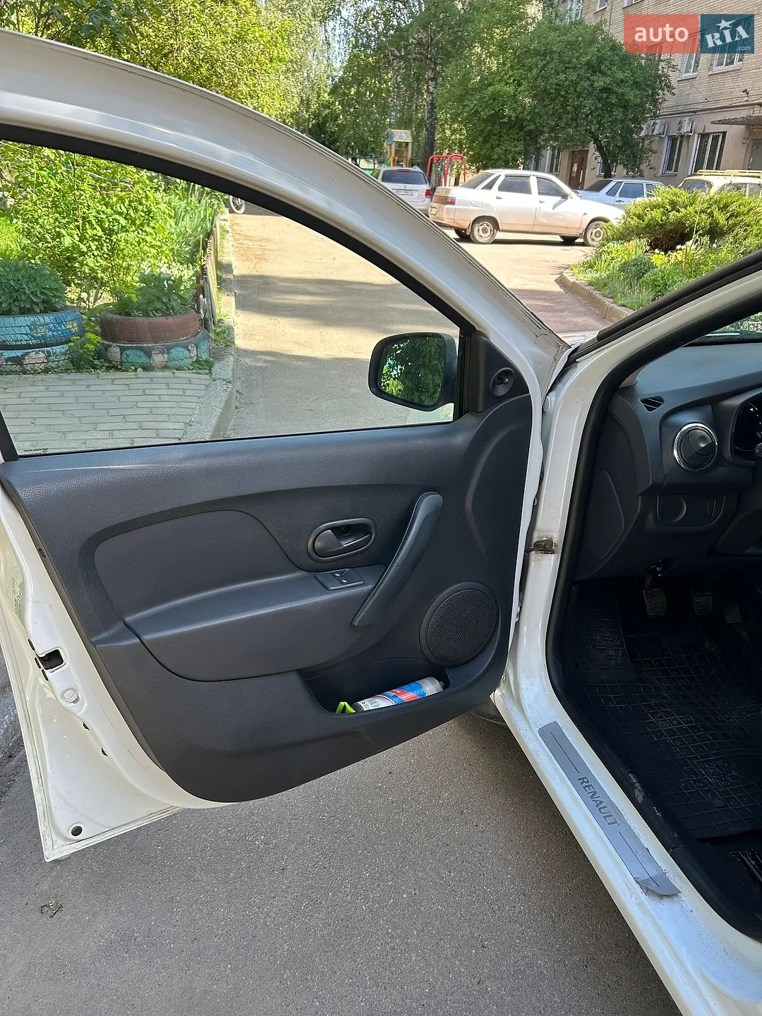 2014 Renault Logan - мініатюра 7