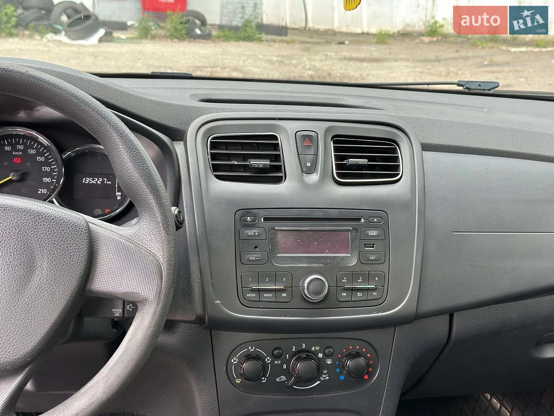 2015 Renault Logan - мініатюра 19