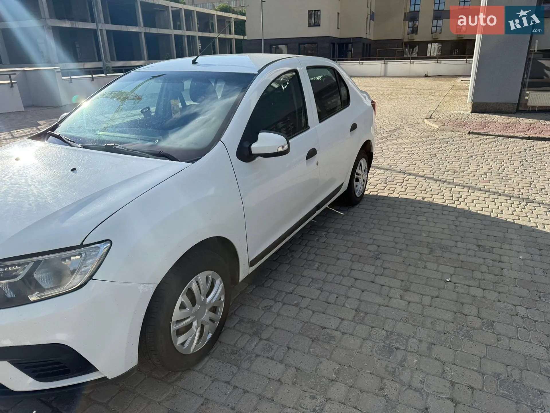 2017 Renault Logan - мініатюра 2