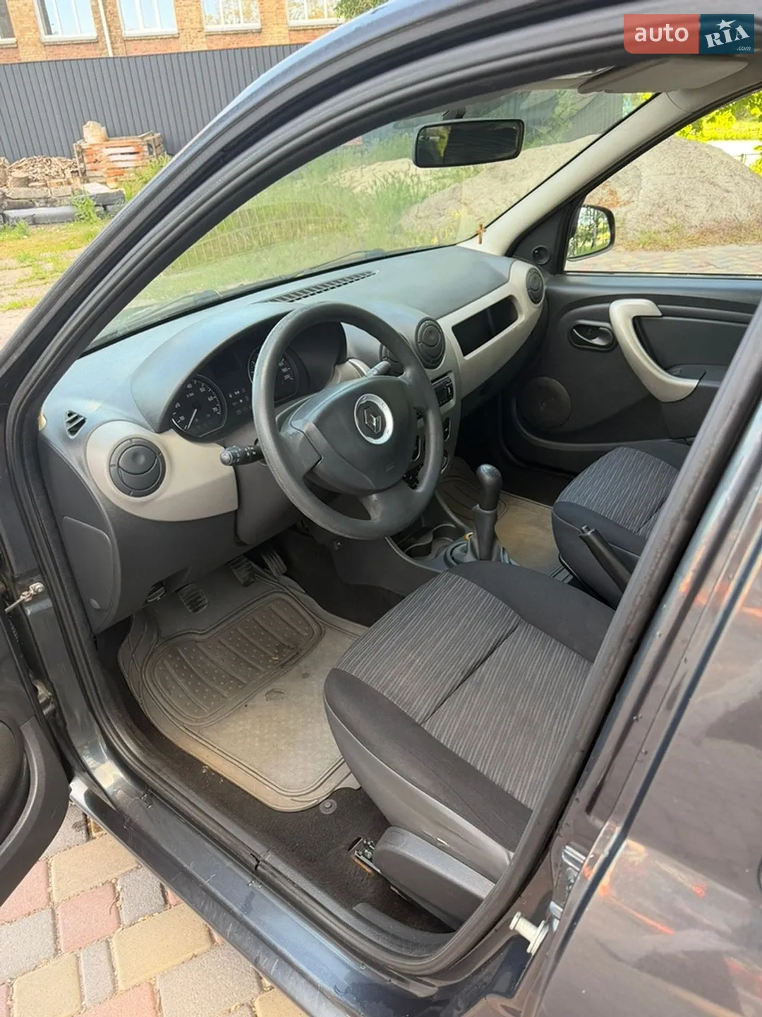 2010 Renault Logan - мініатюра 7