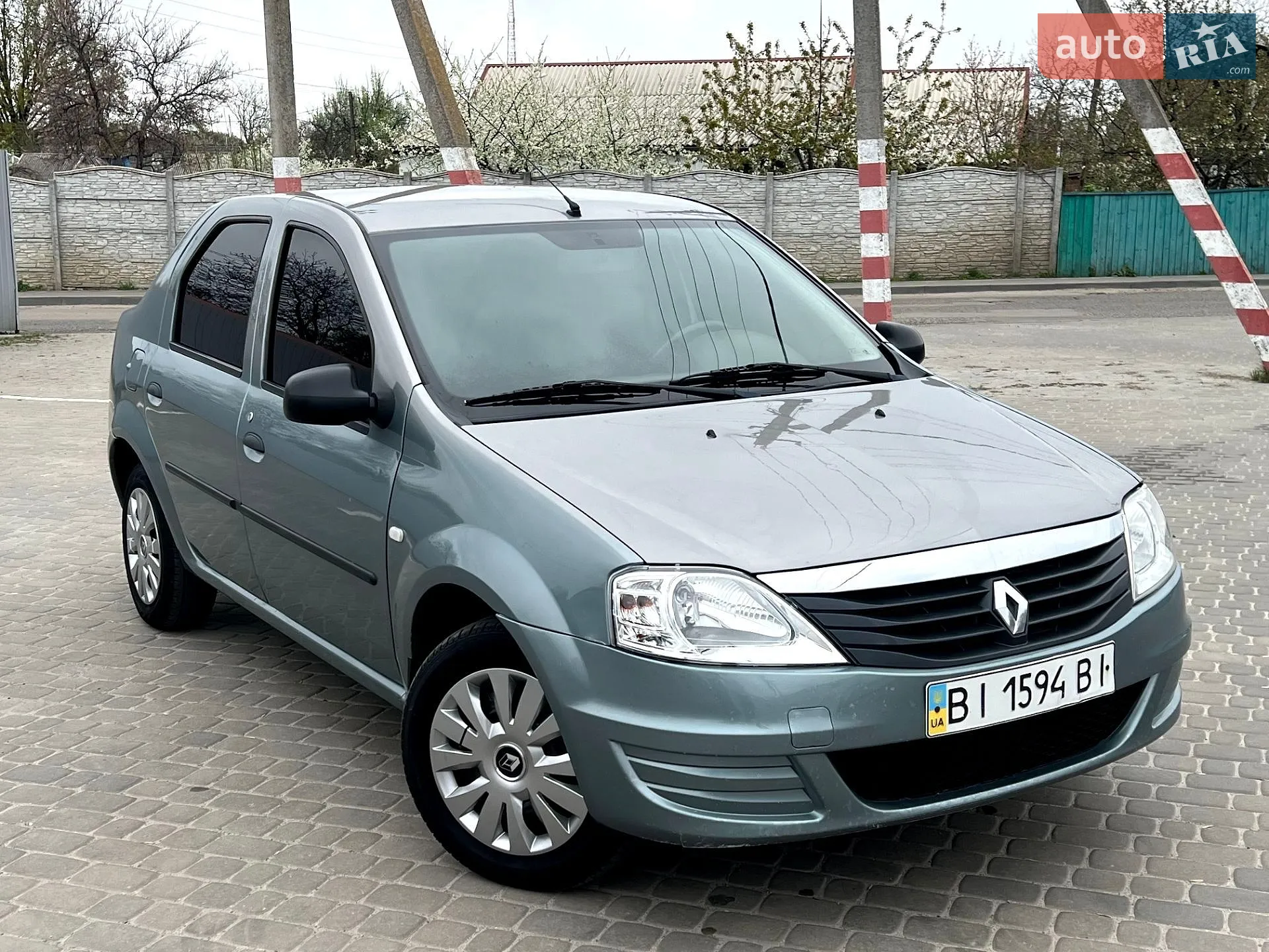 2010 Renault Logan - фото 1