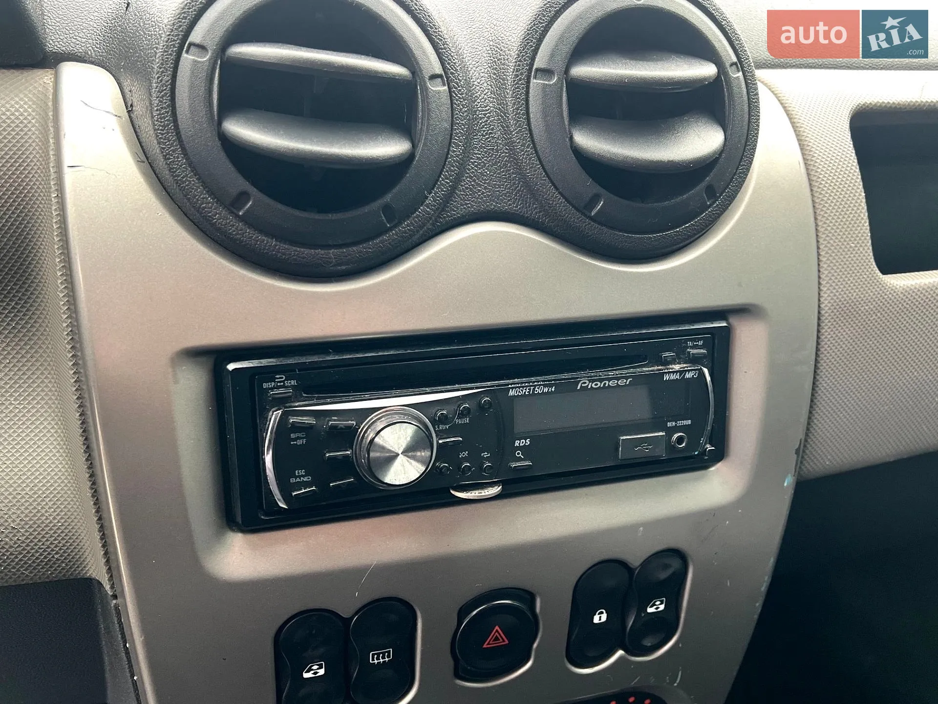 2010 Renault Logan - мініатюра 25