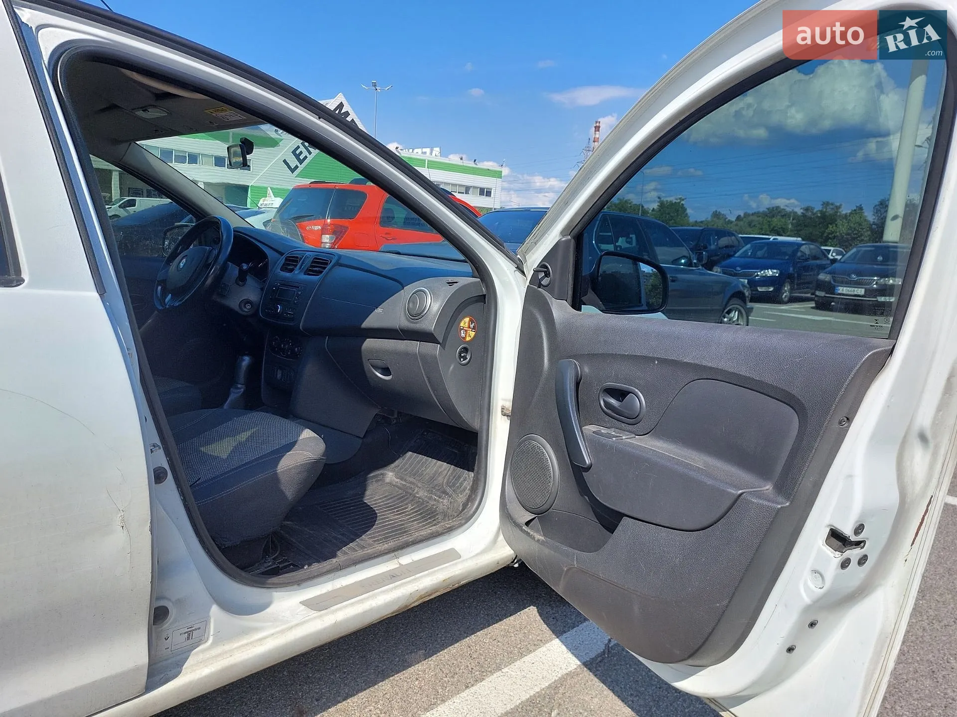 2015 Renault Logan - мініатюра 28