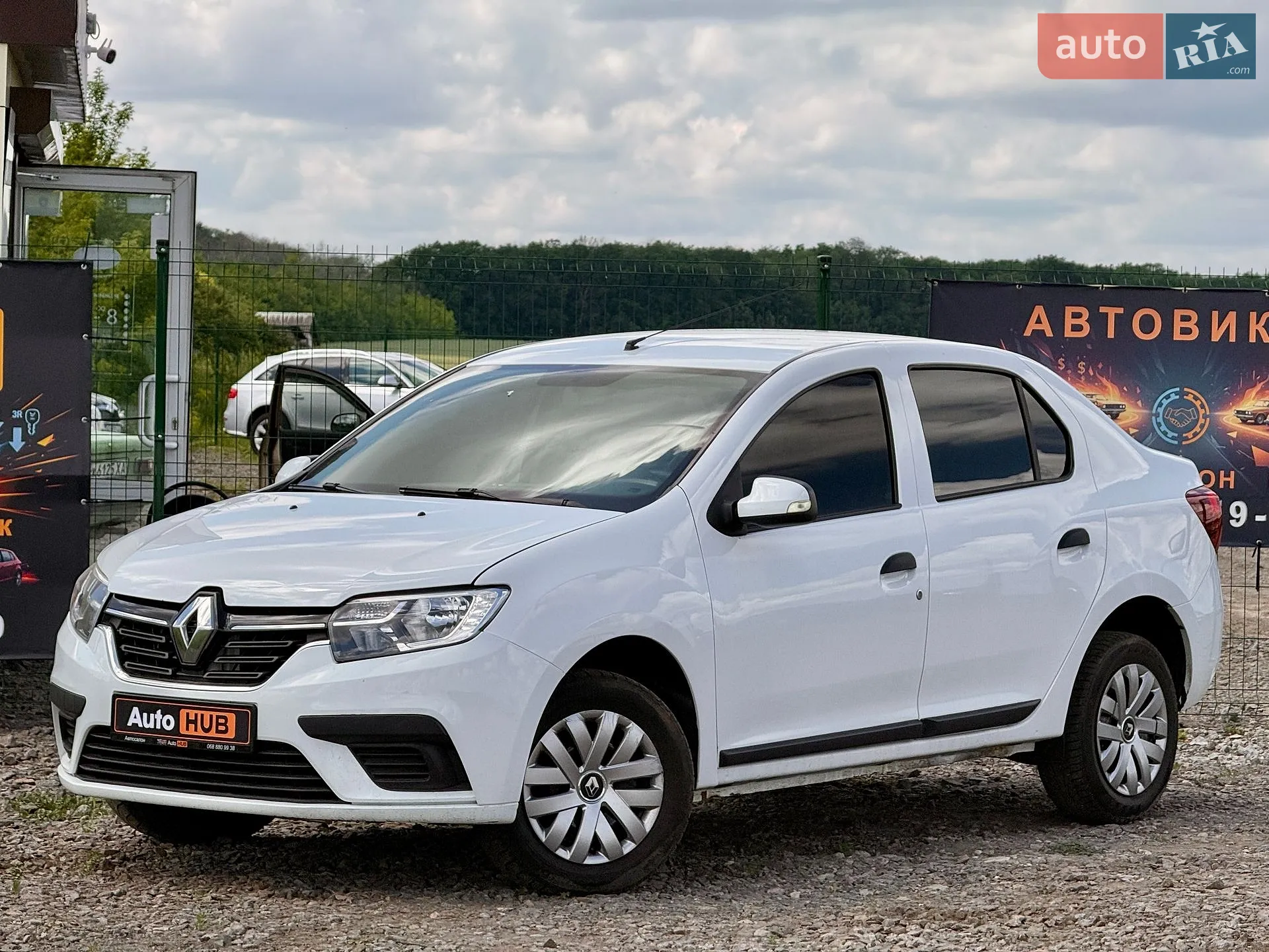 2020 Renault Logan - фото 1