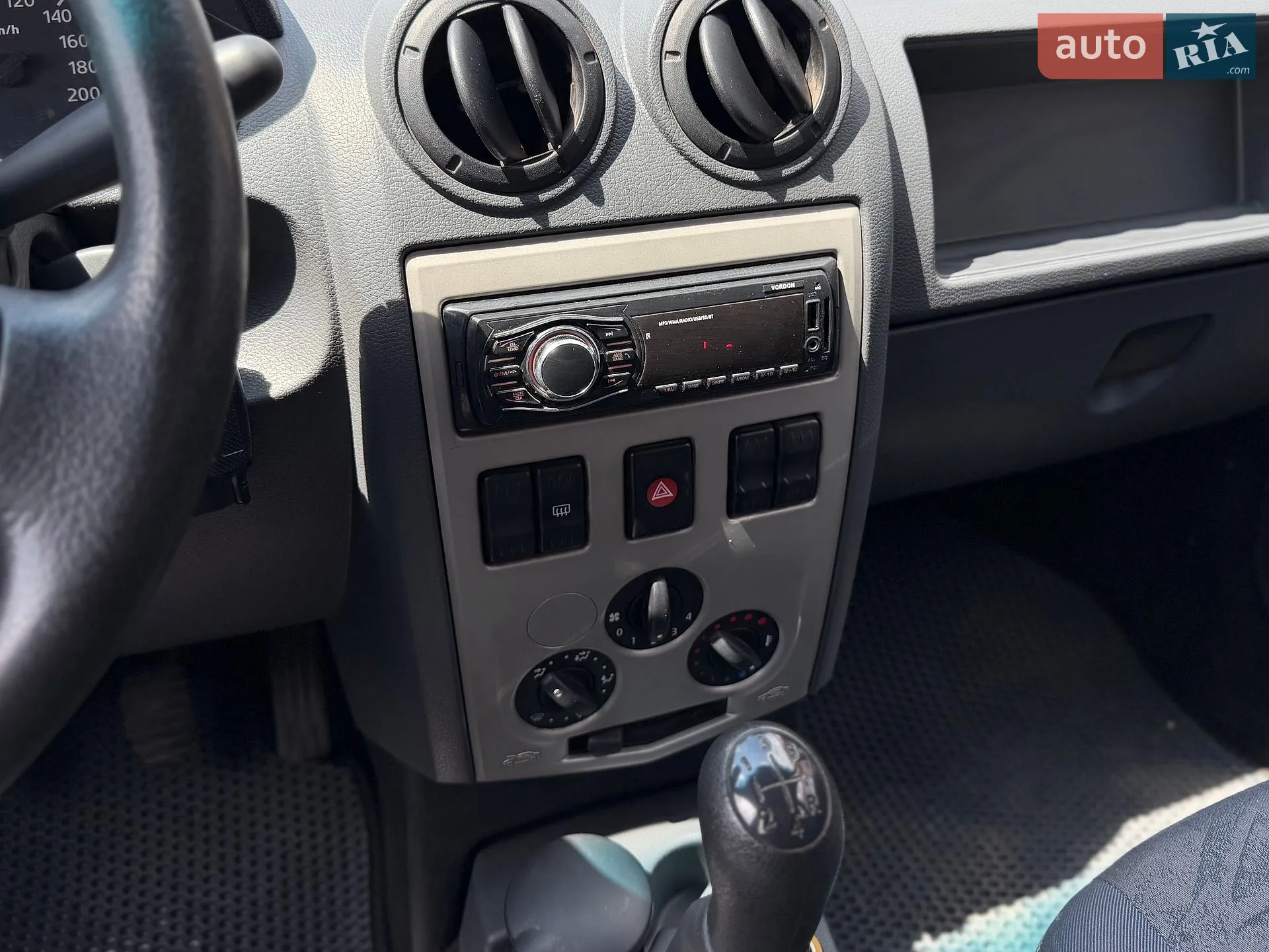 2010 Renault Logan - мініатюра 30