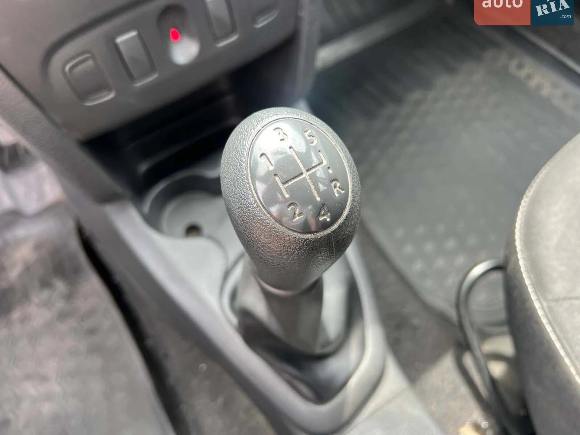 2019 Renault Logan - мініатюра 27