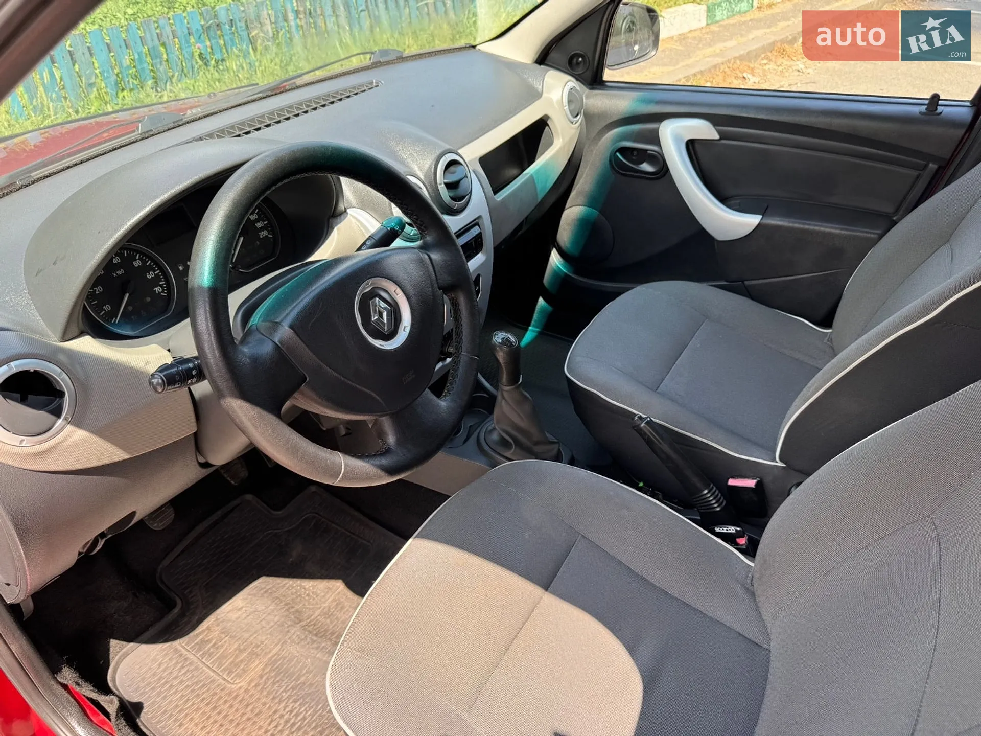 2012 Renault Logan - мініатюра 17