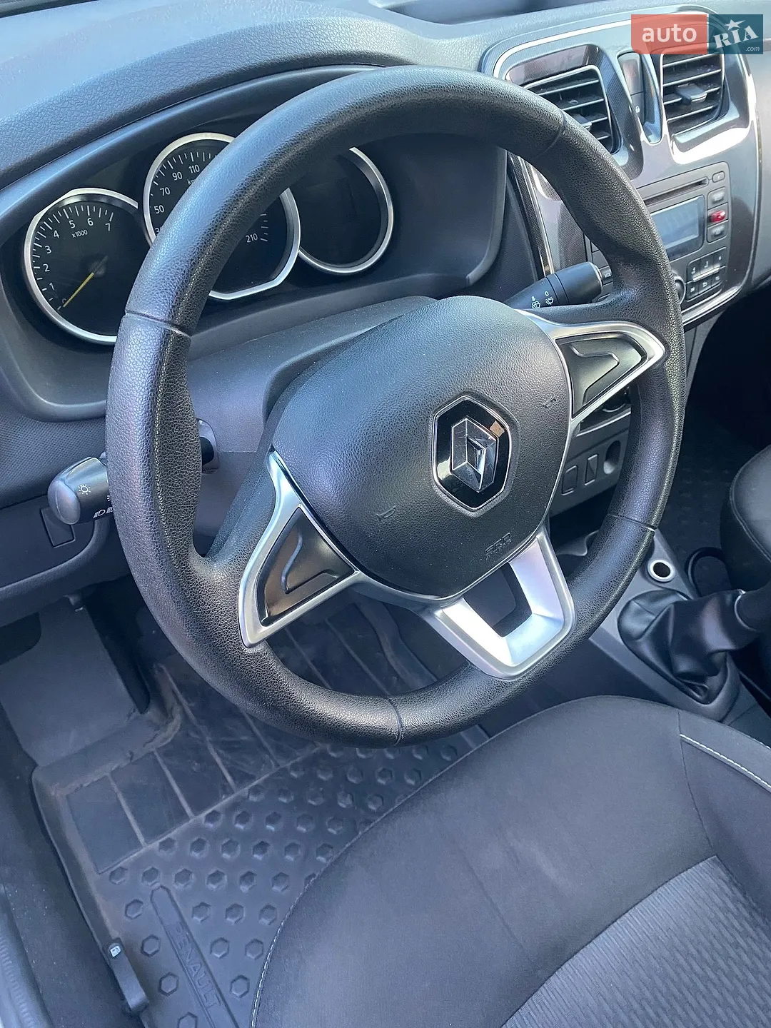 2017 Renault Logan - мініатюра 15