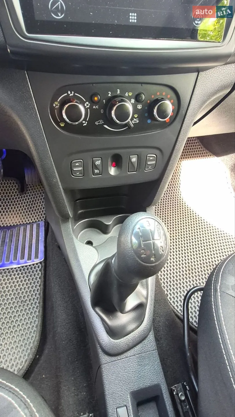 2015 Renault Logan - мініатюра 11