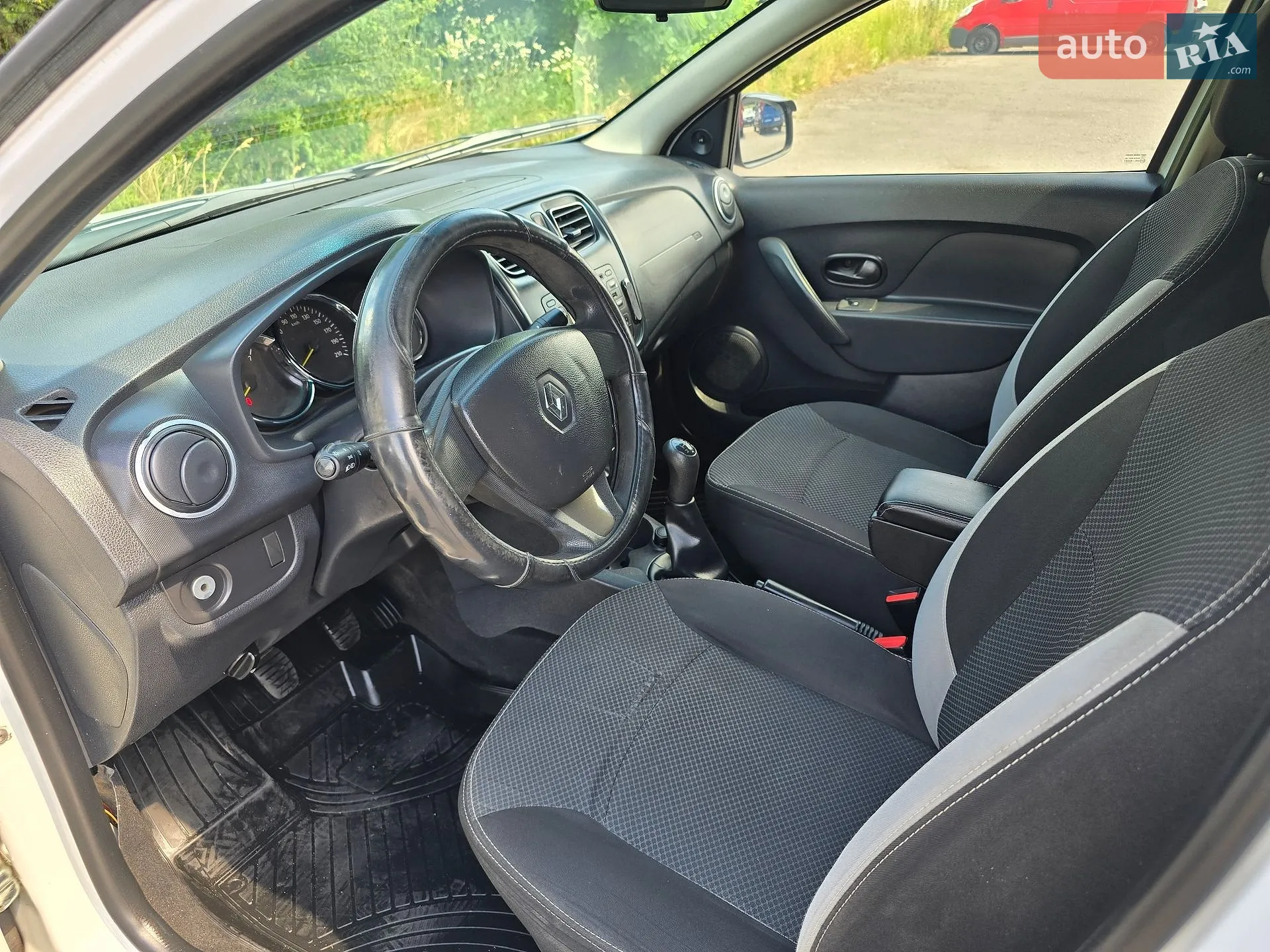 2013 Renault Logan - мініатюра 29
