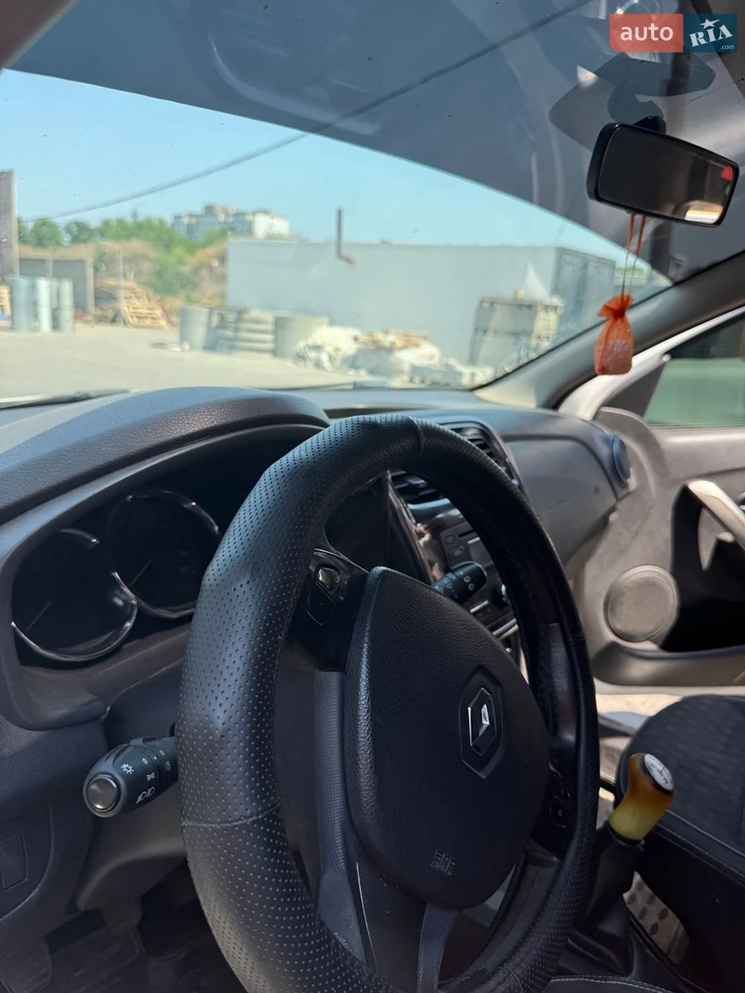 2015 Renault Logan - мініатюра 5