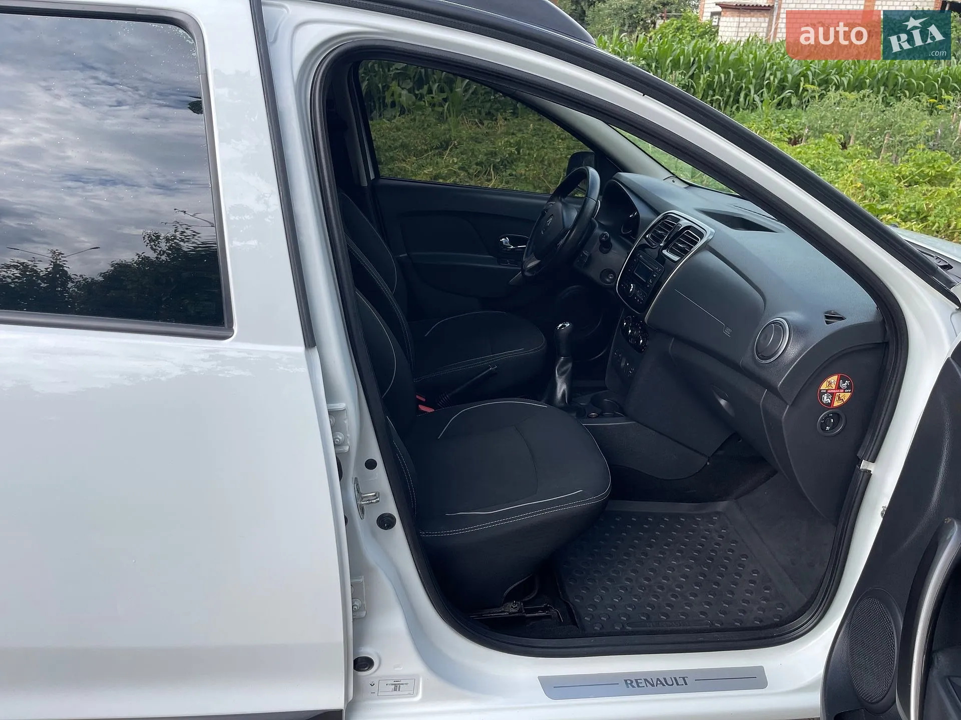 2015 Renault Logan - мініатюра 10