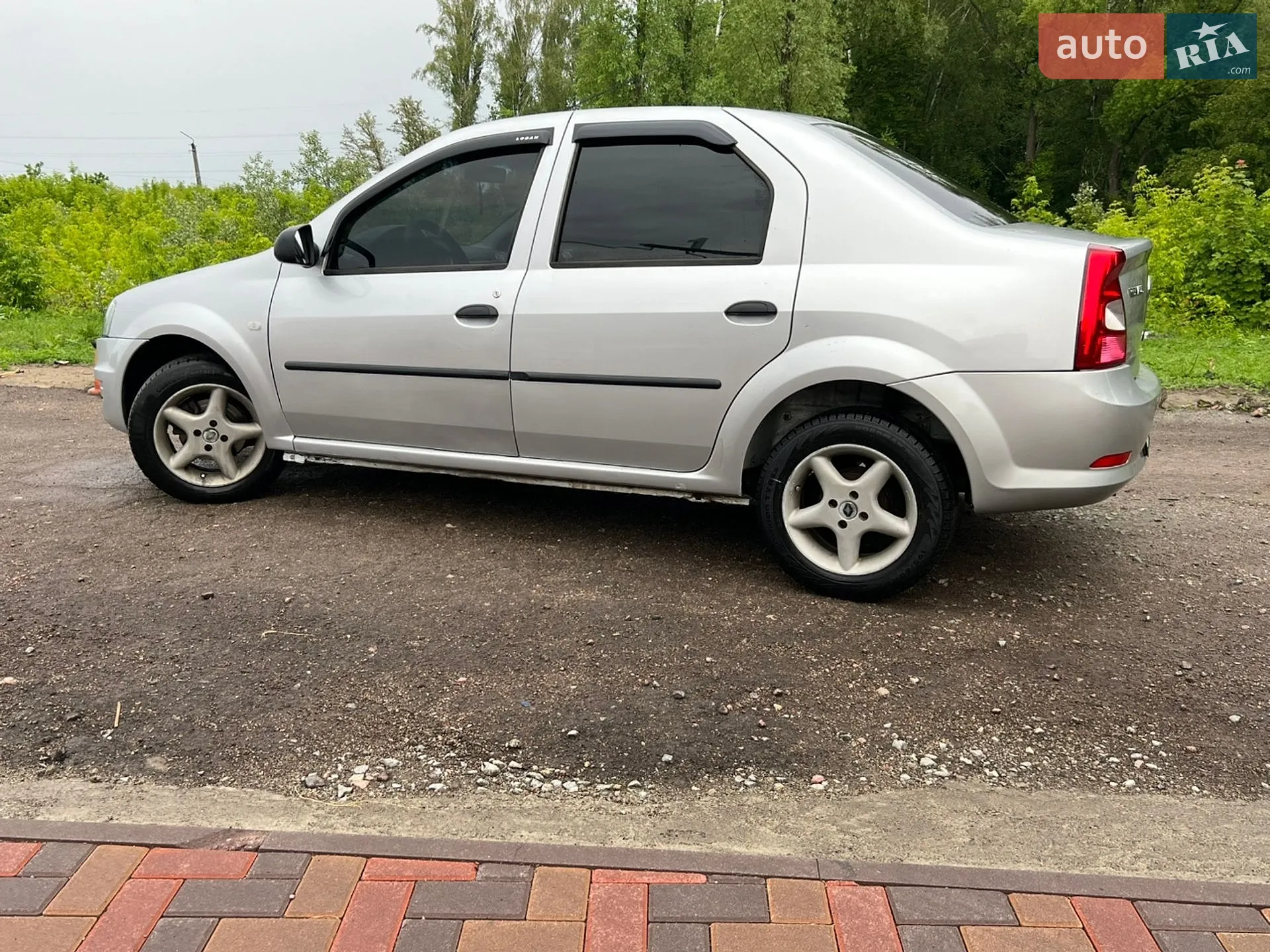 2010 Renault Logan - мініатюра 3