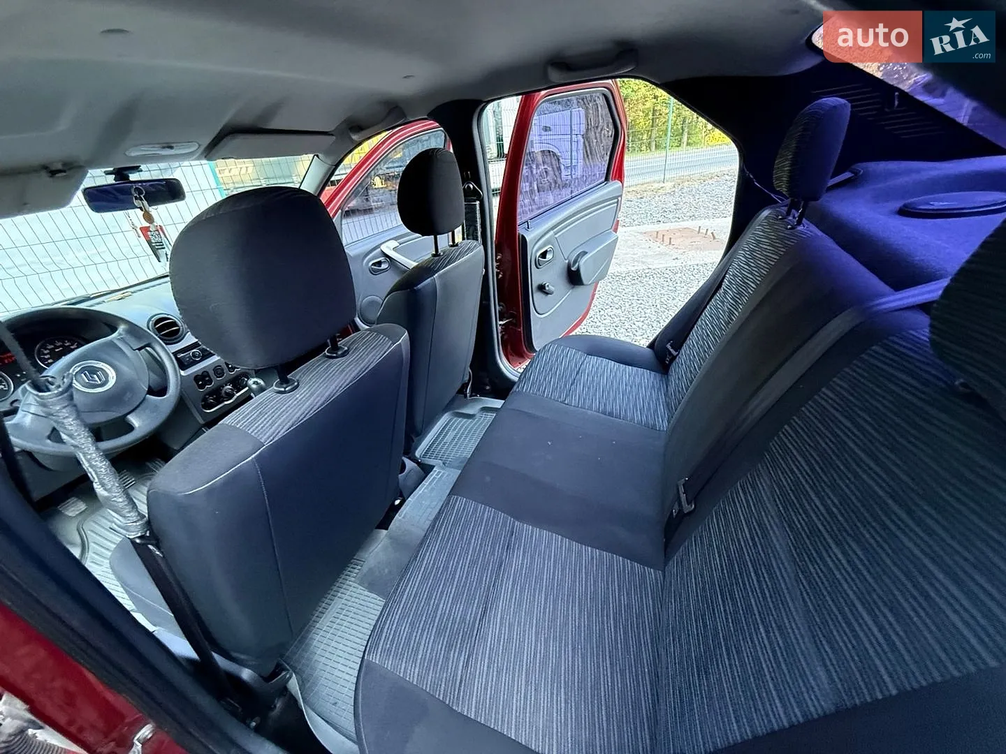 2011 Renault Logan - мініатюра 33
