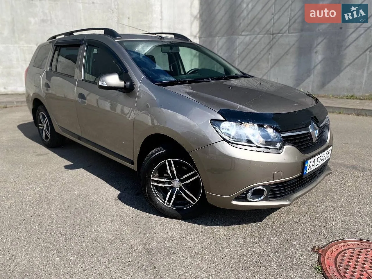 2014 Renault Logan - фото 1