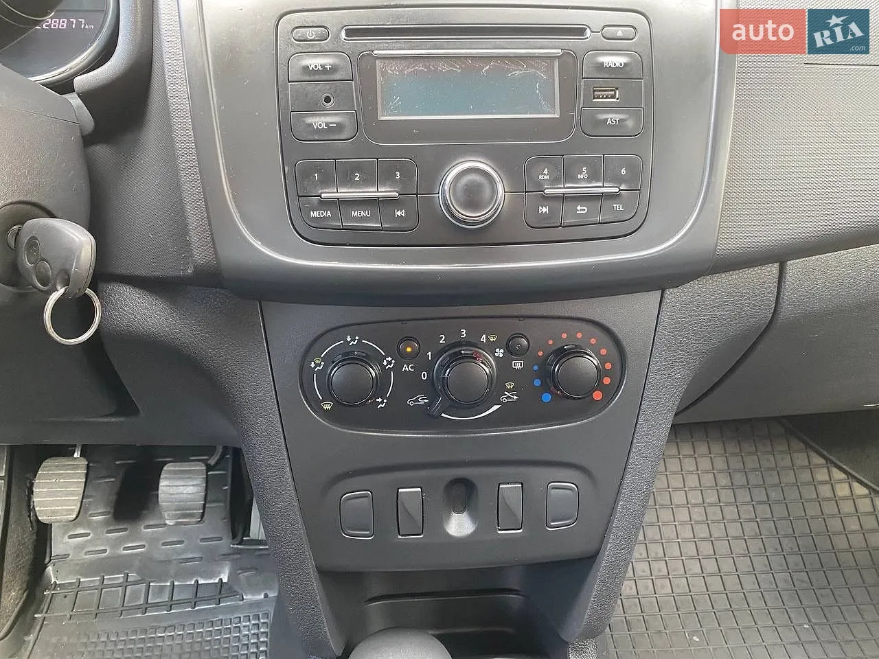 2014 Renault Logan - мініатюра 27