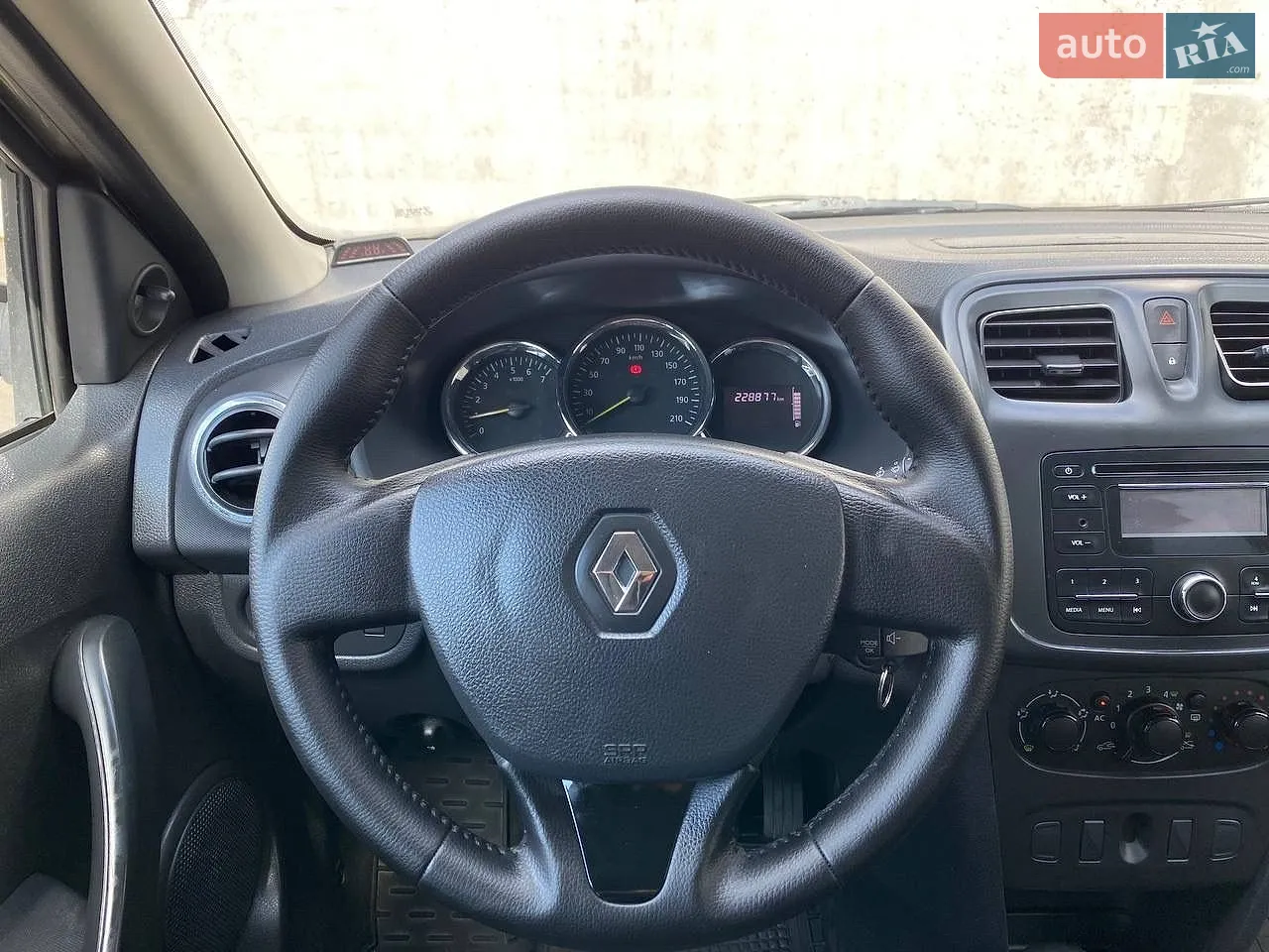2014 Renault Logan - мініатюра 28