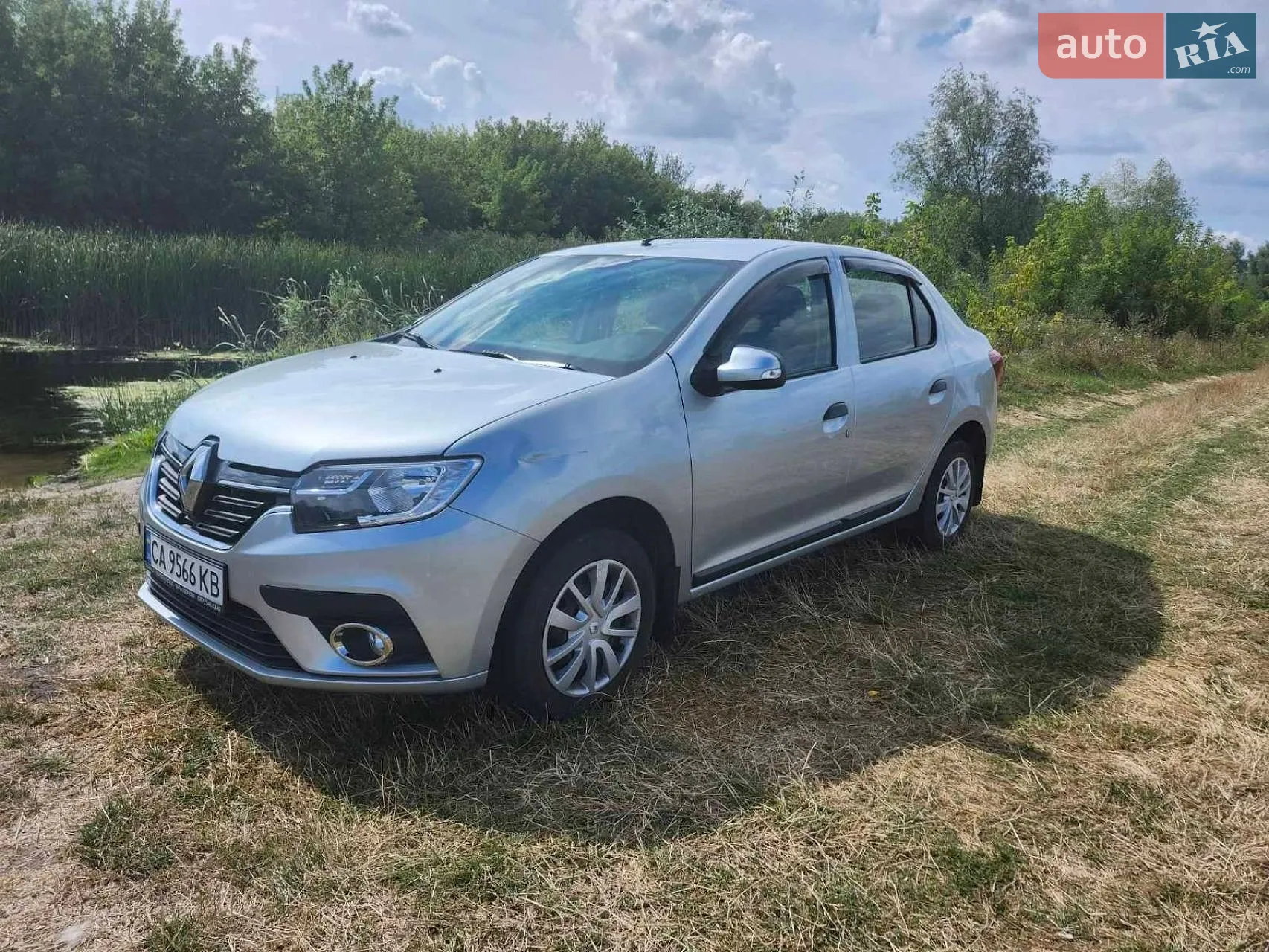 2020 Renault Logan - фото 1