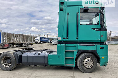Тягач Renault Magnum 2000 в 