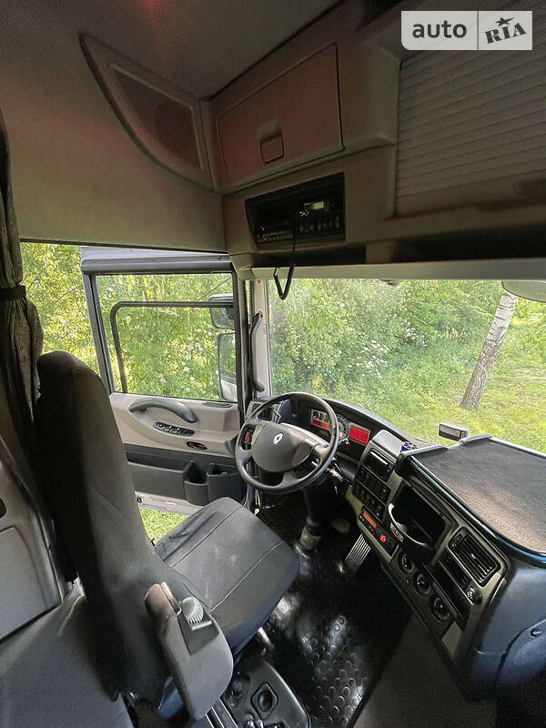 Тягач Renault Magnum 2011 в Мостиске